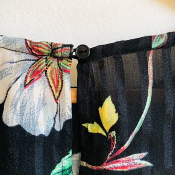 Pretty Floral Sheer Top by Dex the Suit Shop NYC - Picture 12 of 14